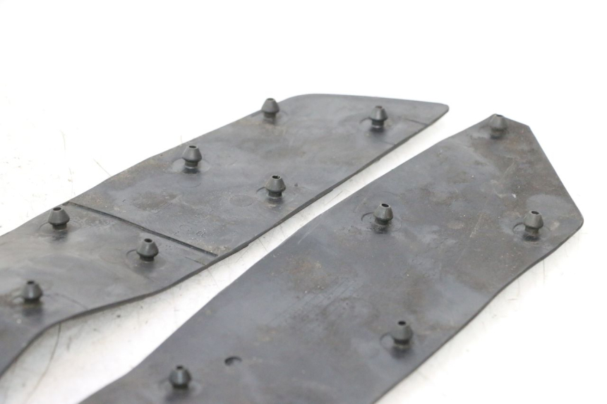 photo de TRITTBRETT VERKLEIDUNG GUMMI HONDA FJS SILVER WING SILVERWING 400 (2005 - 2008) - Detailansicht des Bauteils