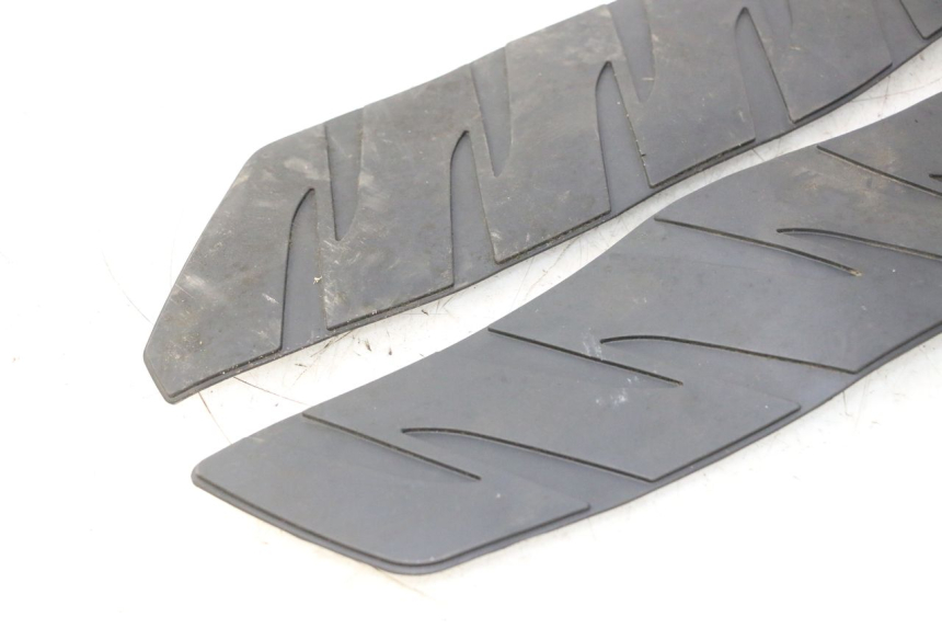 photo de TRITTBRETT VERKLEIDUNG GUMMI HONDA FJS SILVER WING SILVERWING 400 (2005 - 2008) - Oberflächenzustand und Material