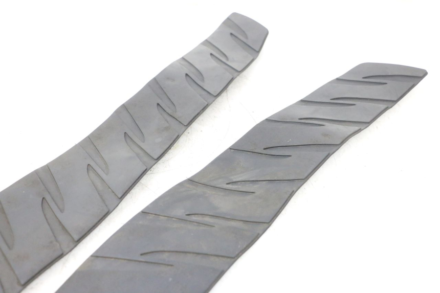 photo de TRITTBRETT VERKLEIDUNG GUMMI HONDA FJS SILVER WING SILVERWING 400 (2005 - 2008) - Alternative Perspektive