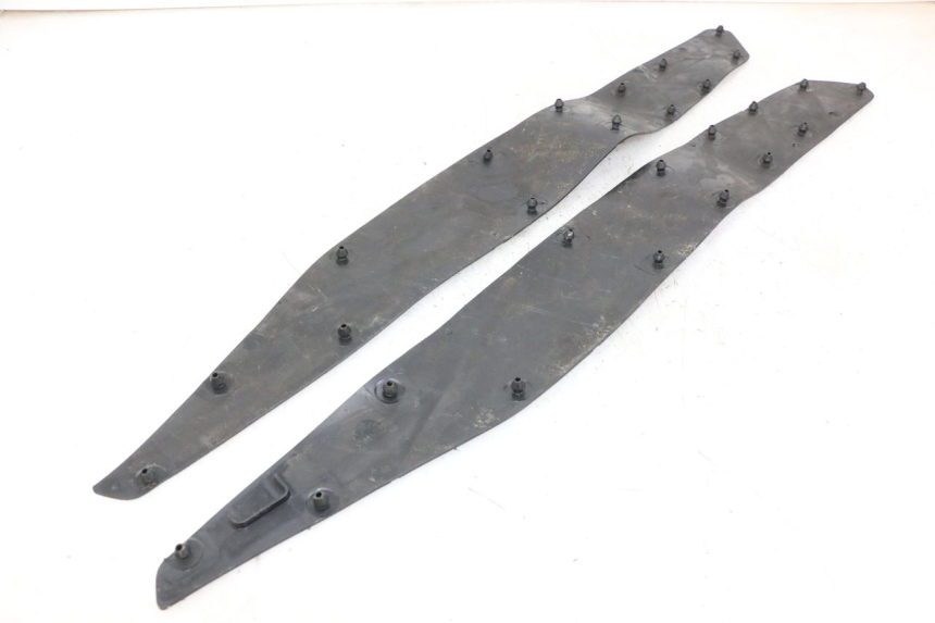 photo de TRITTBRETT VERKLEIDUNG GUMMI HONDA FORZA ABS 300 (2013 - 2017) - Detailansicht des Bauteils