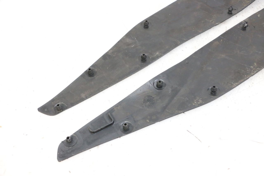 photo de TRITTBRETT VERKLEIDUNG GUMMI HONDA FORZA ABS 300 (2013 - 2017) - Technische Nahaufnahme