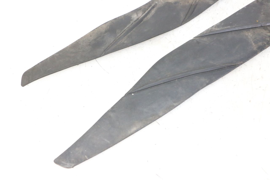 photo de TRITTBRETT VERKLEIDUNG GUMMI HONDA FORZA ABS 300 (2013 - 2017) - Oberflächenzustand und Material