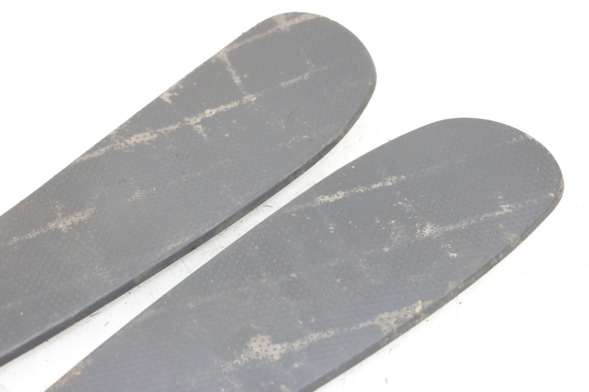 photo de TRITTBRETT VERKLEIDUNG GUMMI PEUGEOT GEOPOLIS RS 125 (2007 - 2009) - Detailansicht des Bauteils