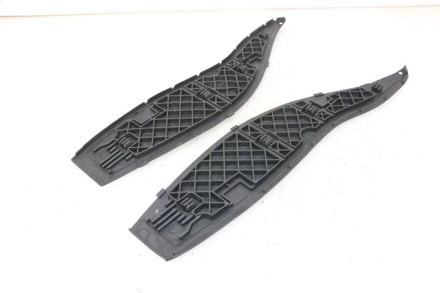 photo de TRITTBRETT VERKLEIDUNG GUMMI GILERA NEXUS 300 (2008 - 2013) - Alternative Perspektive