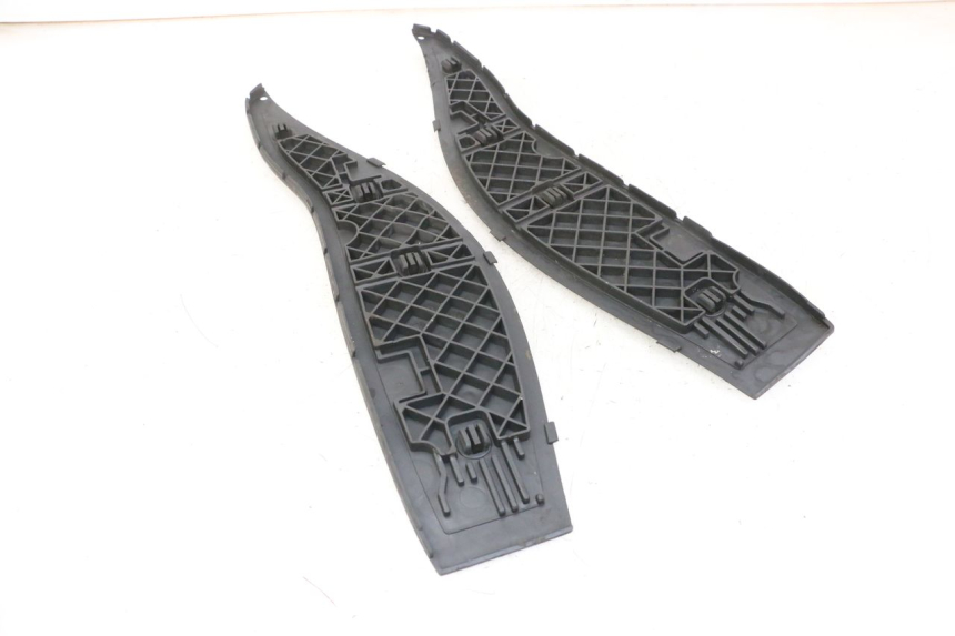 photo de TRITTBRETT VERKLEIDUNG GUMMI GILERA NEXUS 300 (2008 - 2013) - Technische Nahaufnahme