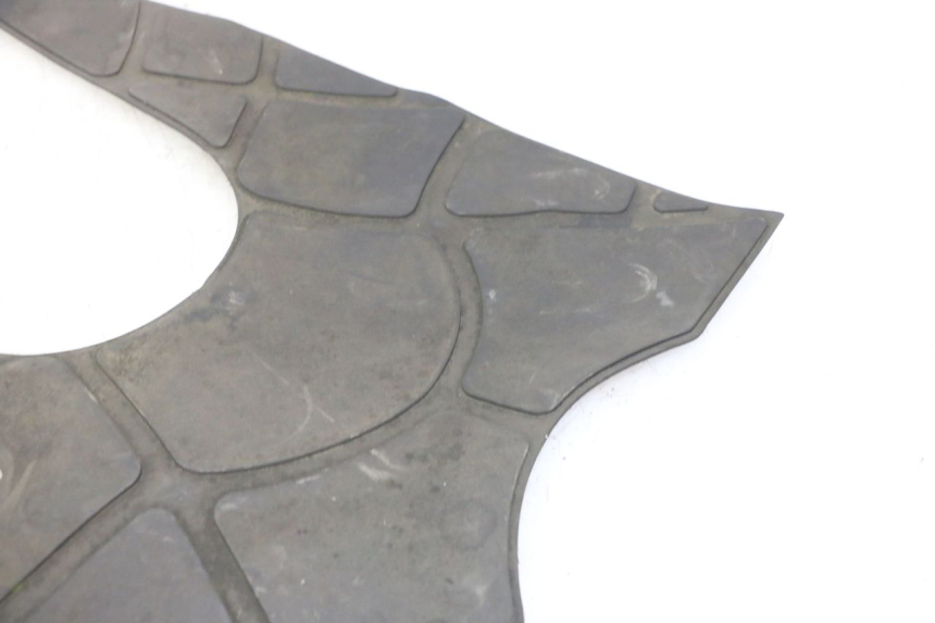 photo de TRITTBRETT VERKLEIDUNG GUMMI KYMCO GRAND DINK 125 (2002 - 2007) - Zoom auf Gebrauchszustand