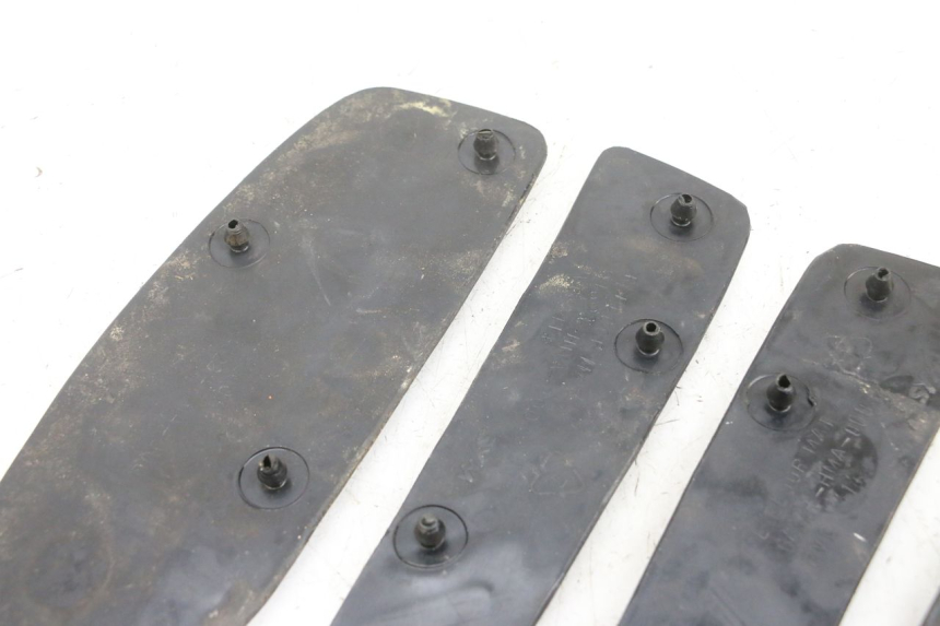 photo de TRITTBRETT VERKLEIDUNG GUMMI SYM GTS EVO 125 (2009 - 2013) - Technische Nahaufnahme