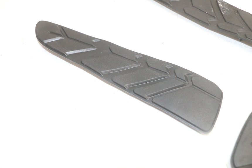photo de TRITTBRETT VERKLEIDUNG GUMMI SYM GTS EVO 125 (2009 - 2013) - Detailansicht des Bauteils