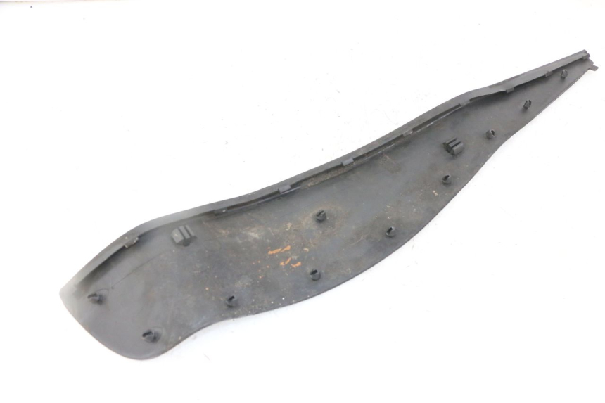 photo de TRITTBRETT VERKLEIDUNG GUMMI PIAGGIO IE MP3 YOURBAN 300 (2011 - 2016) - Detailansicht des Bauteils