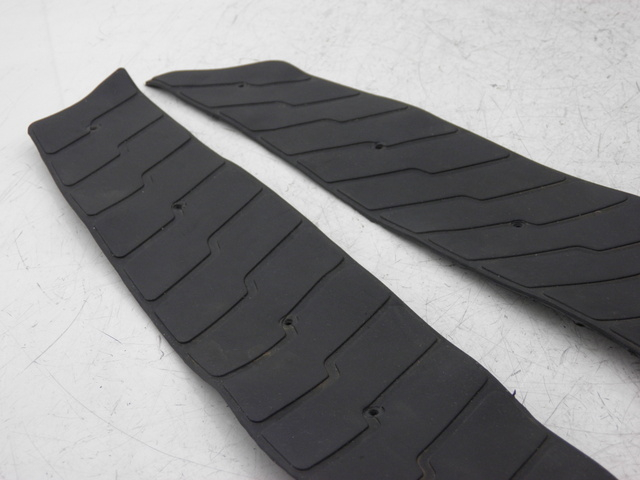 photo de TRITTBRETT VERKLEIDUNG GUMMI JM MOTOR S-MAX 125 (2010 - 2014) - Detailansicht des Bauteils