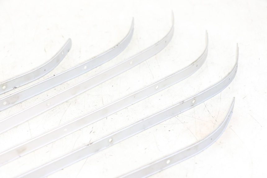 photo de TRITTBRETT VERKLEIDUNG GUMMI JM MOTORS VX 125 (2022 - 2025) - Detailansicht des Bauteils