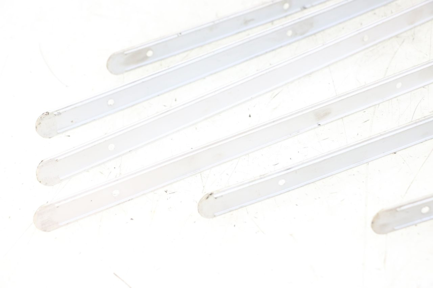 photo de TRITTBRETT VERKLEIDUNG GUMMI JM MOTORS VX 125 (2022 - 2025) - Zoom auf Gebrauchszustand