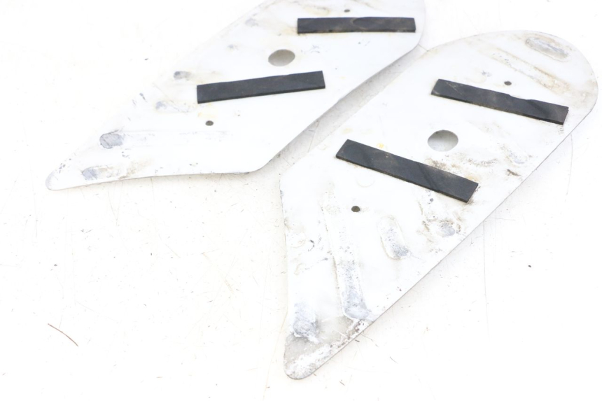 photo de TRITTBRETT VERKLEIDUNG GUMMI PEUGEOT KISBEE 2T 50 (2018 - 2022) - Detailansicht des Bauteils