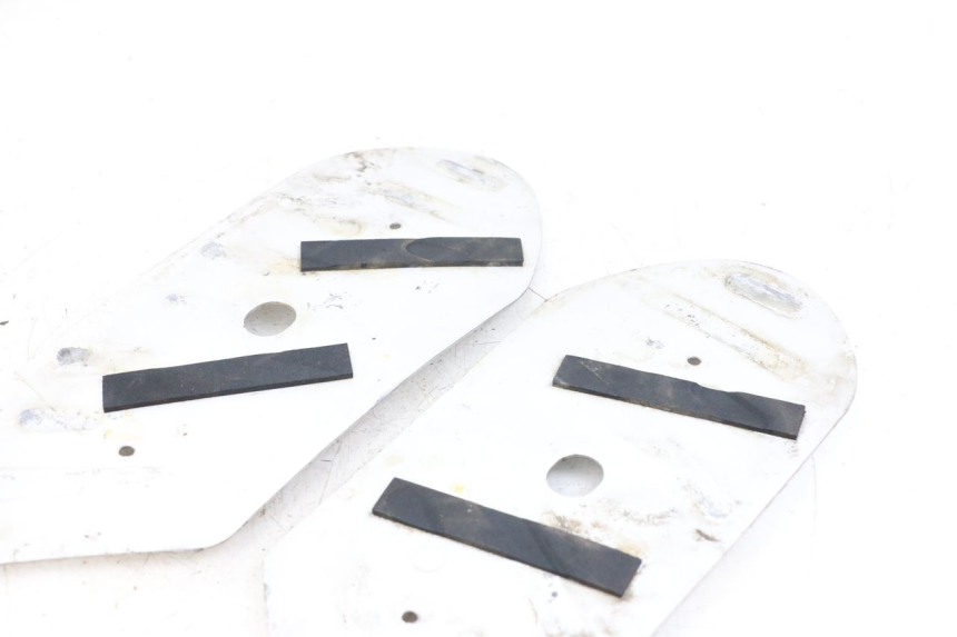 photo de TRITTBRETT VERKLEIDUNG GUMMI PEUGEOT KISBEE 2T 50 (2018 - 2022) - Zoom auf Gebrauchszustand