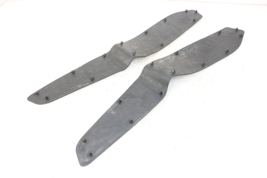 photo de TRITTBRETT VERKLEIDUNG GUMMI KYMCO XCITING 500 (2007 - 2010) - Detailansicht des Bauteils