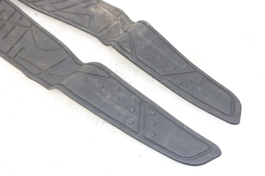 photo de TRITTBRETT VERKLEIDUNG GUMMI KYMCO XCITING 500 (2007 - 2010) - Zoom auf Gebrauchszustand