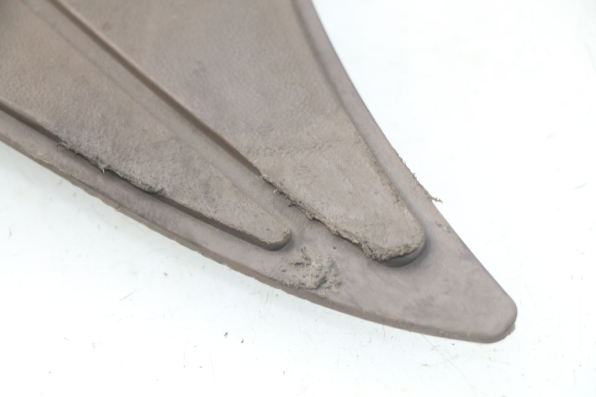 photo de TRITTBRETT VERKLEIDUNG GUMMI SYM MIO 100 (2006 - 2017) - Technische Nahaufnahme