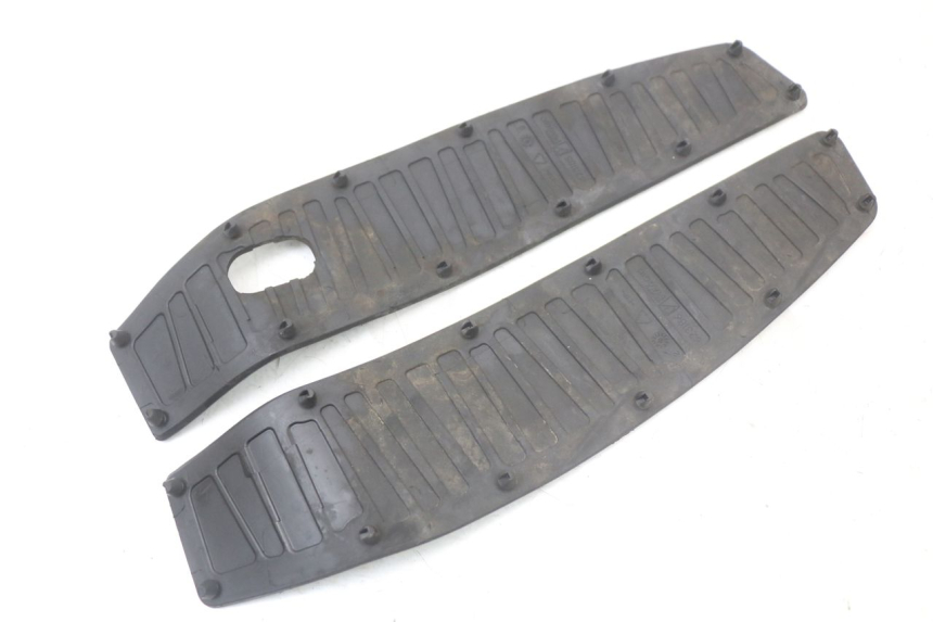 photo de TRITTBRETT VERKLEIDUNG GUMMI PIAGGIO MP3 HPE 350 (2018 - 2020) - Details der Befestigungspunkte