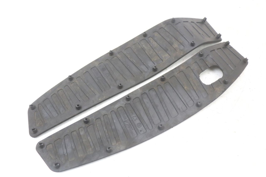 photo de TRITTBRETT VERKLEIDUNG GUMMI PIAGGIO MP3 HPE 350 (2018 - 2020) - Kennzeichnungen und Originalreferenzen