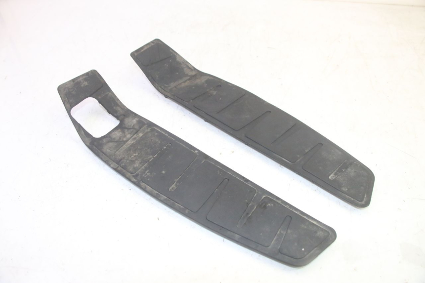 photo de TRITTBRETT VERKLEIDUNG GUMMI PIAGGIO MP3 HPE 350 (2018 - 2020) - Detailansicht des Bauteils