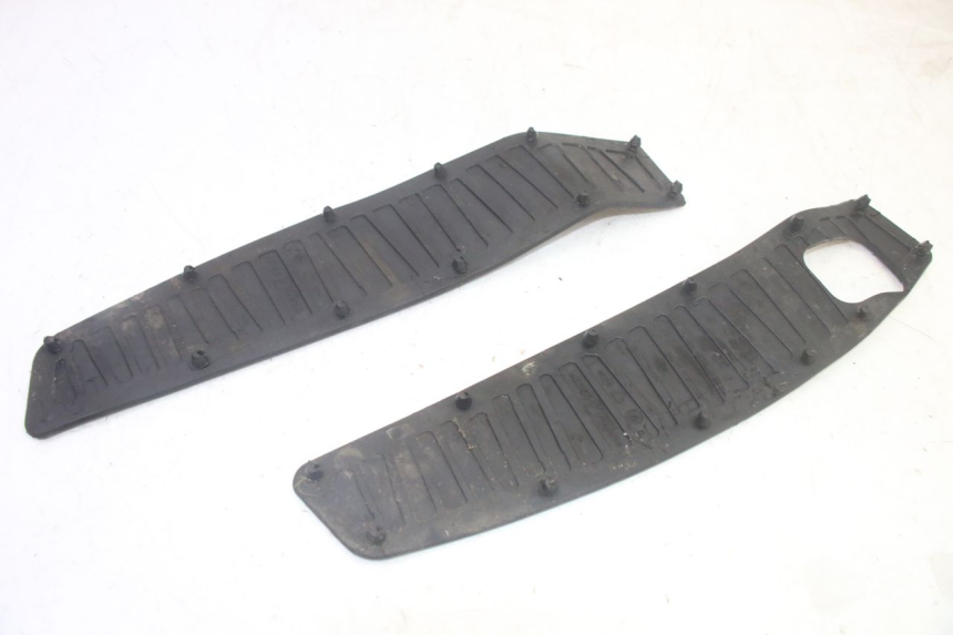 photo de TRITTBRETT VERKLEIDUNG GUMMI PIAGGIO MP3 HPE 350 (2018 - 2020) - Technische Nahaufnahme