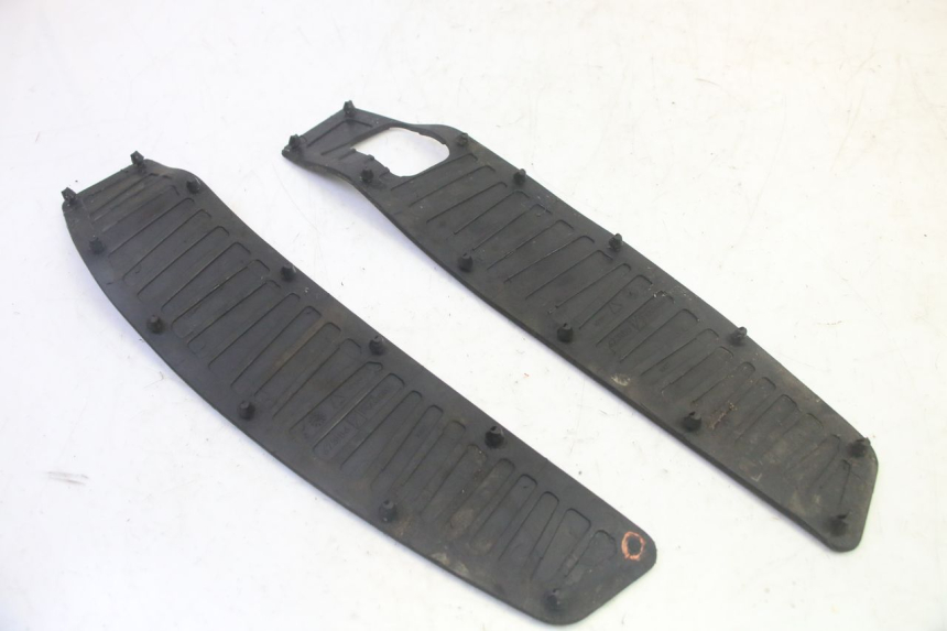 photo de TRITTBRETT VERKLEIDUNG GUMMI PIAGGIO MP3 HPE 350 (2018 - 2020) - Gesamtansicht des Produkts