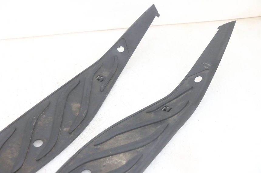 photo de TRITTBRETT VERKLEIDUNG GUMMI PIAGGIO MP3 HPE 300 (2019 - 2026) - Gesamtansicht des Produkts