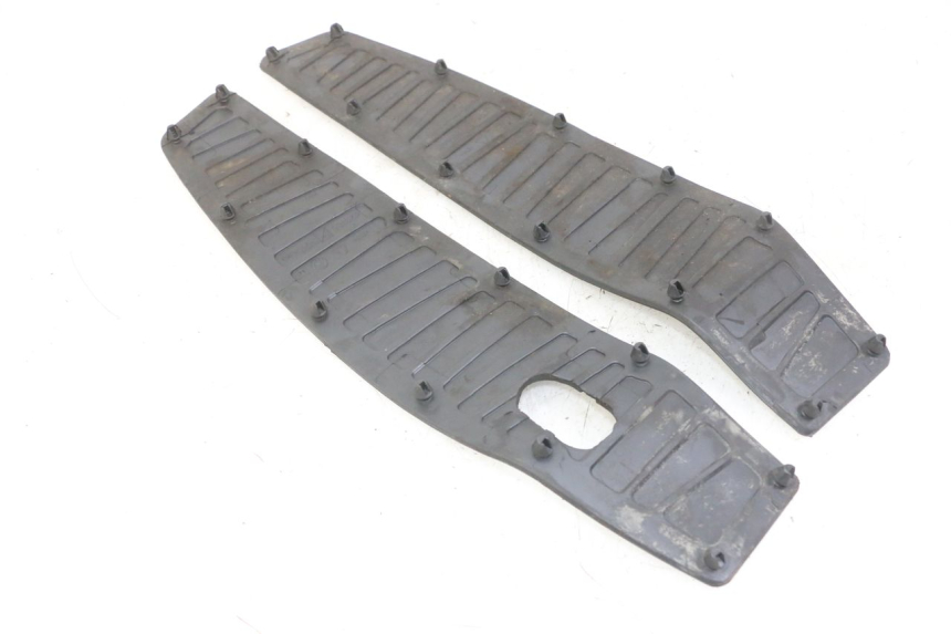 photo de TRITTBRETT VERKLEIDUNG GUMMI PIAGGIO MP3 LT 300 (2010 - 2016) - Detailansicht des Bauteils