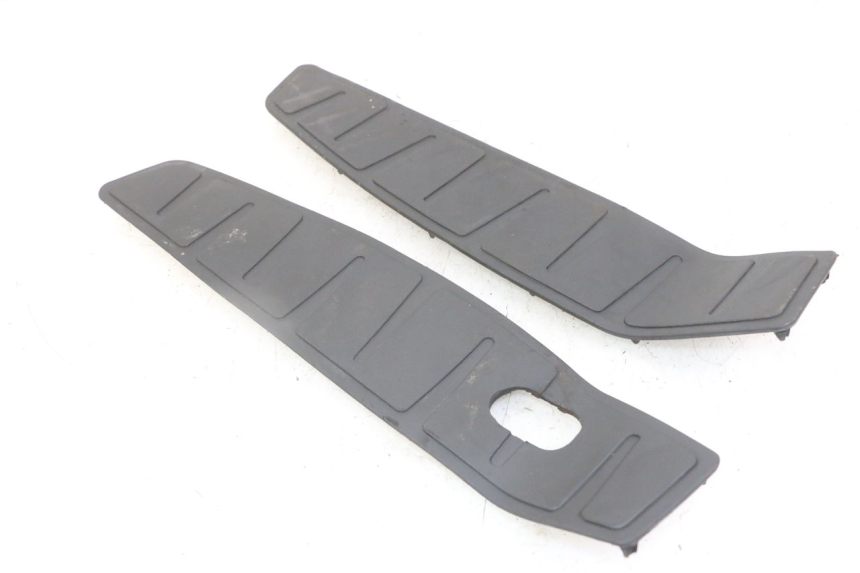 photo de TRITTBRETT VERKLEIDUNG GUMMI PIAGGIO MP3 LT 300 (2010 - 2016) - Zoom auf Gebrauchszustand