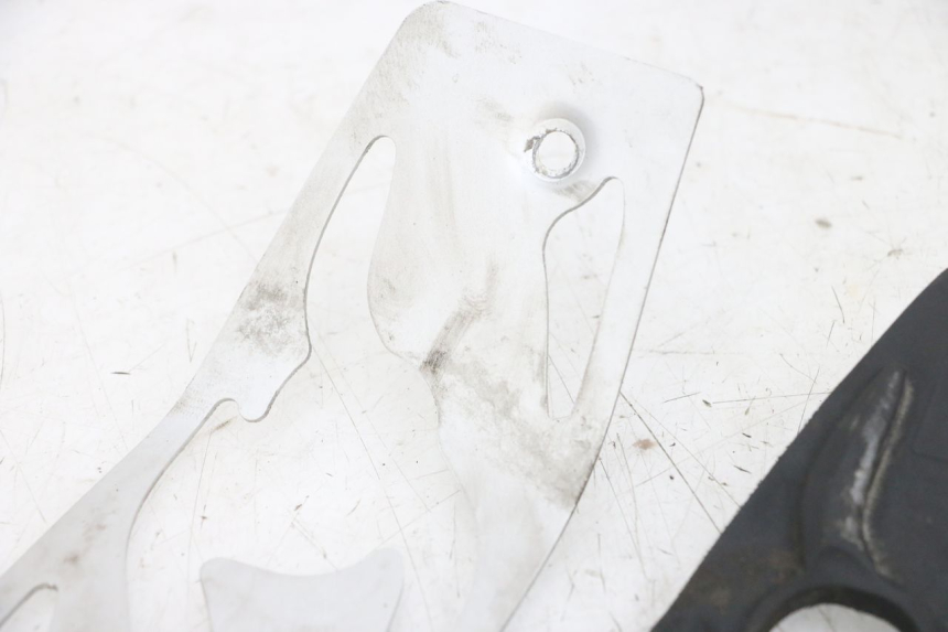 photo de TRITTBRETT VERKLEIDUNG GUMMI PIAGGIO MP3 500 (2016 - 2018) - Weitere Ansicht des Artikels