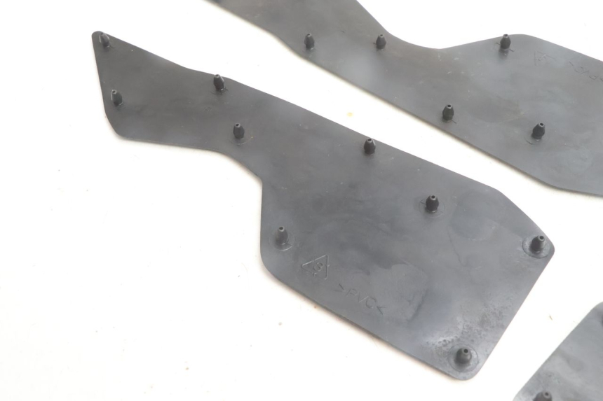 photo de TRITTBRETT VERKLEIDUNG GUMMI YAMAHA N-MAX NMAX 125 (2021 - 2024) - Oberflächenzustand und Material