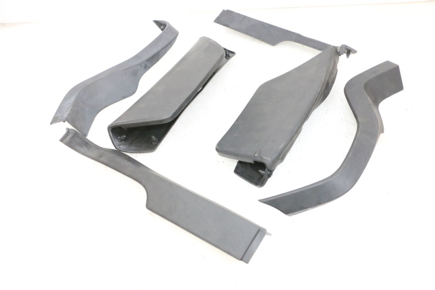 photo de TRITTBRETT VERKLEIDUNG GUMMI YAMAHA NEO'S CORE 1 (2022 - 2026) - Hauptansicht