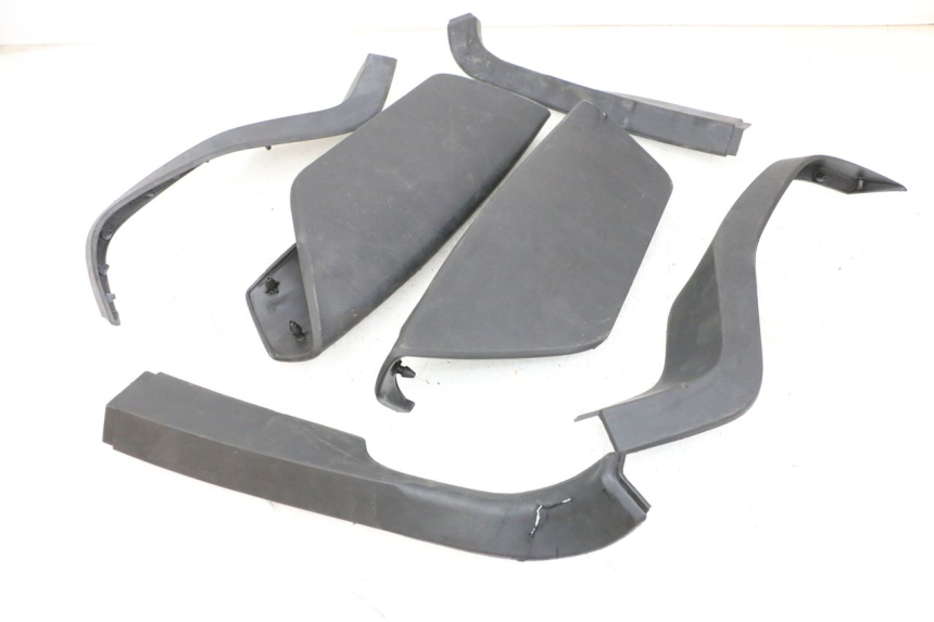 photo de TRITTBRETT VERKLEIDUNG GUMMI YAMAHA NEO'S CORE 1 (2022 - 2026) - Detailansicht des Bauteils