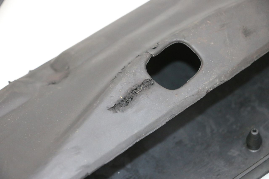 photo de TRITTBRETT VERKLEIDUNG GUMMI YAMAHA NEO'S CORE 1 (2022 - 2026) - Charakteristische Merkmale