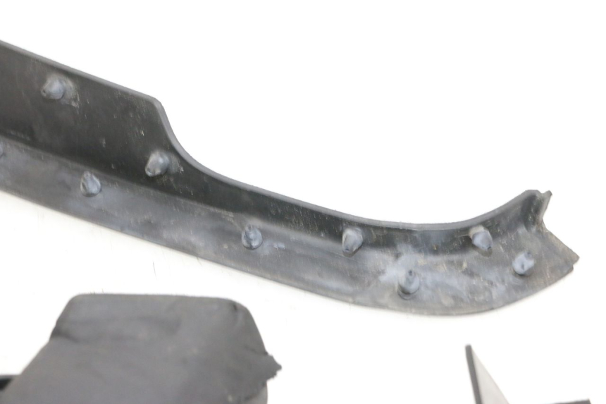 photo de TRITTBRETT VERKLEIDUNG GUMMI YAMAHA NEO'S CORE 1 (2022 - 2026) - Detaillierte Sichtprüfung