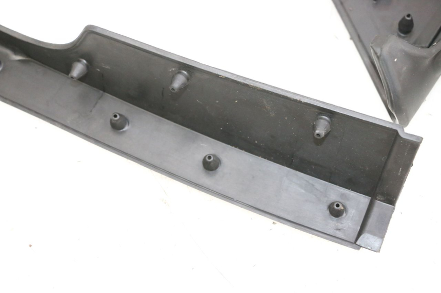 photo de TRITTBRETT VERKLEIDUNG GUMMI YAMAHA NEO'S CORE 1 (2022 - 2026) - Qualität der Gebrauchtware