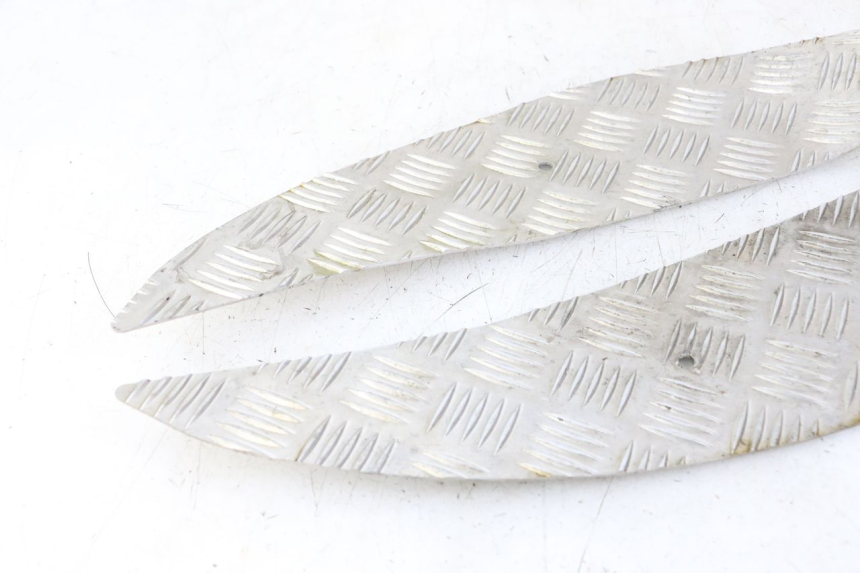 photo de TRITTBRETT VERKLEIDUNG GUMMI PEUGEOT ELYSTAR 50 (2002 - 2014) - Alternative Perspektive