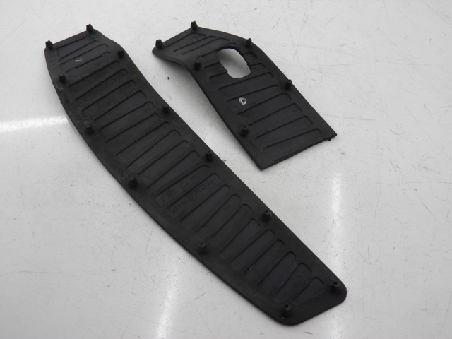 photo de TRITTBRETT VERKLEIDUNG GUMMI PIAGGIO MP3 400 (2007 - 2009) - Alternative Perspektive