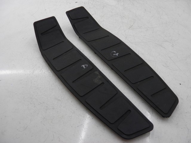 photo de TRITTBRETT VERKLEIDUNG GUMMI PIAGGIO MP3 RL 125 (2006 - 2014) - Hauptansicht