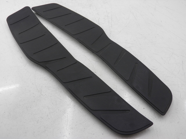 photo de TRITTBRETT VERKLEIDUNG GUMMI PIAGGIO X8 STREET 125 (2006 - 2007) - Hauptansicht