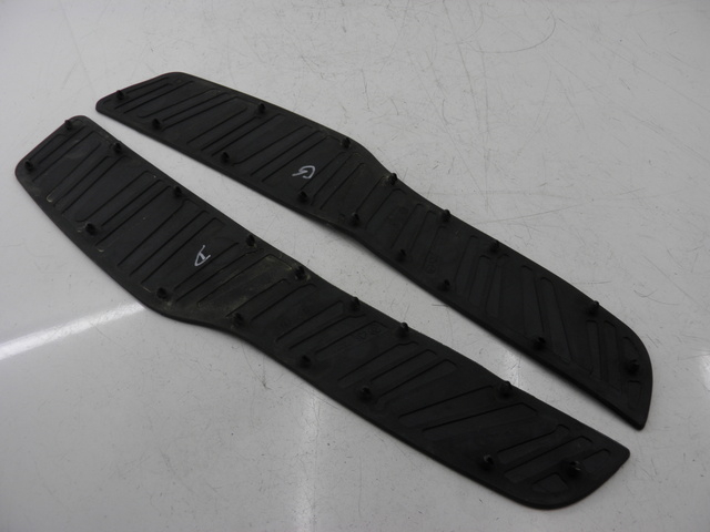 photo de TRITTBRETT VERKLEIDUNG GUMMI PIAGGIO XEVO - X EVO 125 (2010 - 2015) - Detailansicht des Bauteils