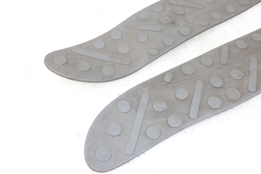 photo de TRITTBRETT VERKLEIDUNG GUMMI APRILIA RALLY AC 50 (1995 - 2004) - Technische Nahaufnahme