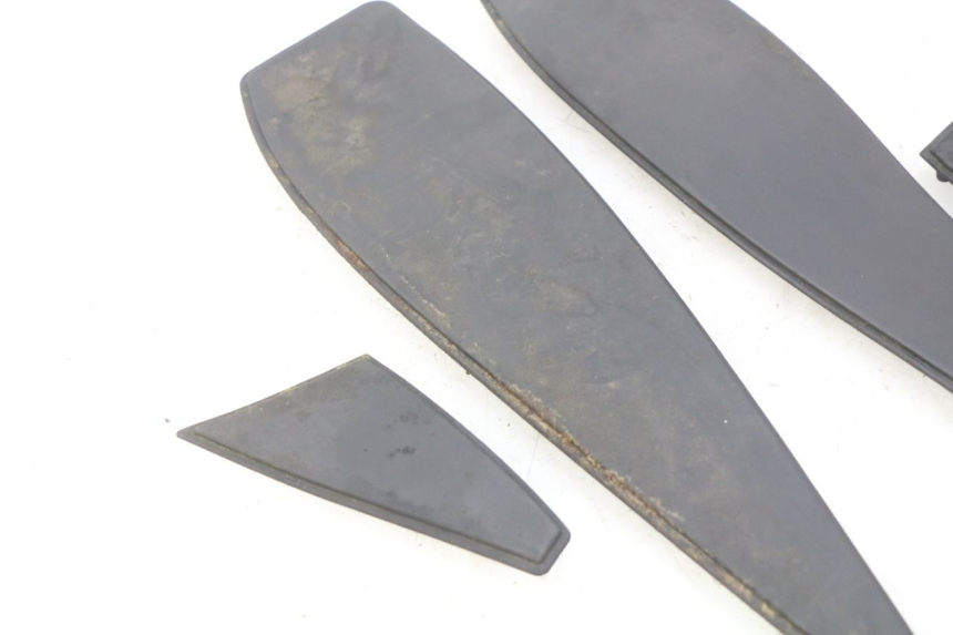 photo de FUßRAUMMATTE PEUGEOT SATELIS COMPRESSOR K15 125 (2006 - 2009) - Zoom auf Gebrauchszustand