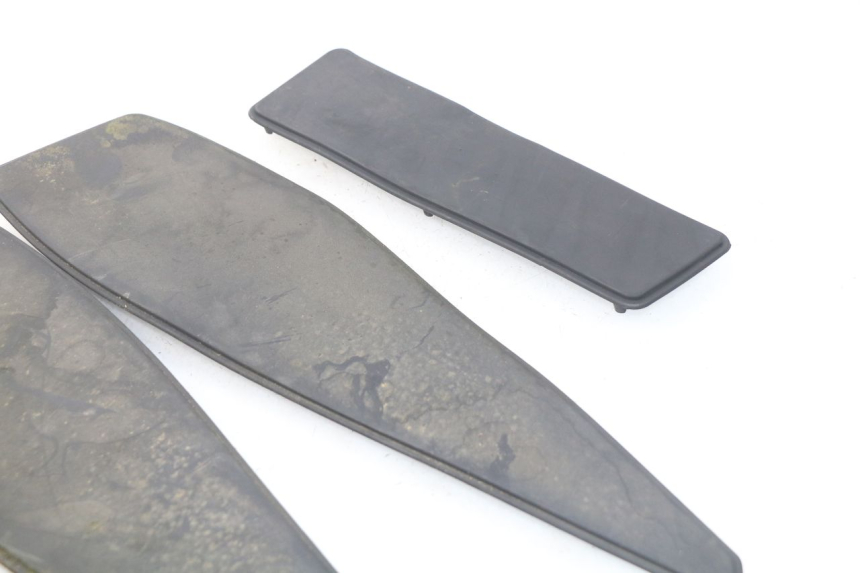 photo de TRITTBRETT VERKLEIDUNG GUMMI PEUGEOT SATELIS 300 (2012 - 2015) - Zoom auf Gebrauchszustand