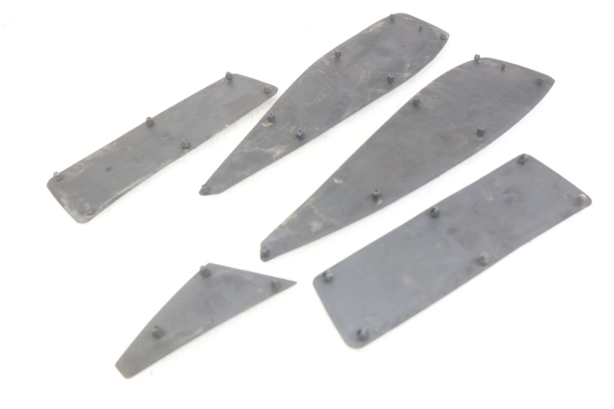 photo de FUßRAUMMATTE PEUGEOT SATELIS 125 (2006 - 2009) - Technische Nahaufnahme