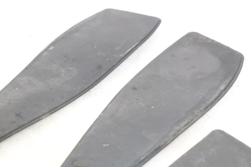 photo de FUßRAUMMATTE PEUGEOT SATELIS 125 (2006 - 2009) - Oberflächenzustand und Material