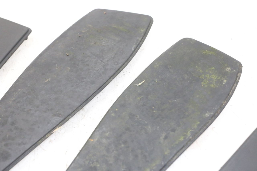 photo de FUßRAUMMATTE PEUGEOT SATELIS 125 (2006 - 2009) - Technische Nahaufnahme