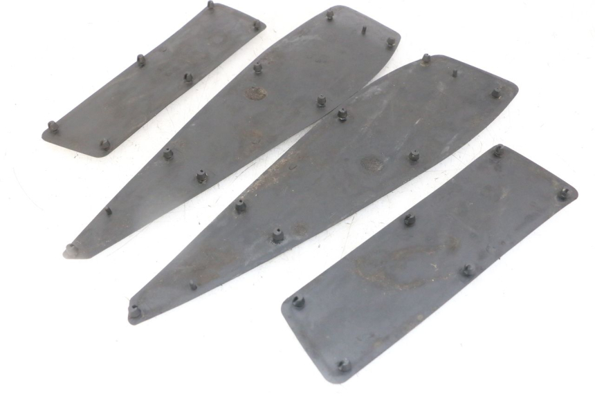 photo de TRITTBRETT VERKLEIDUNG GUMMI PEUGEOT SATELIS 125 (2013 - 2018) - Detailansicht des Bauteils