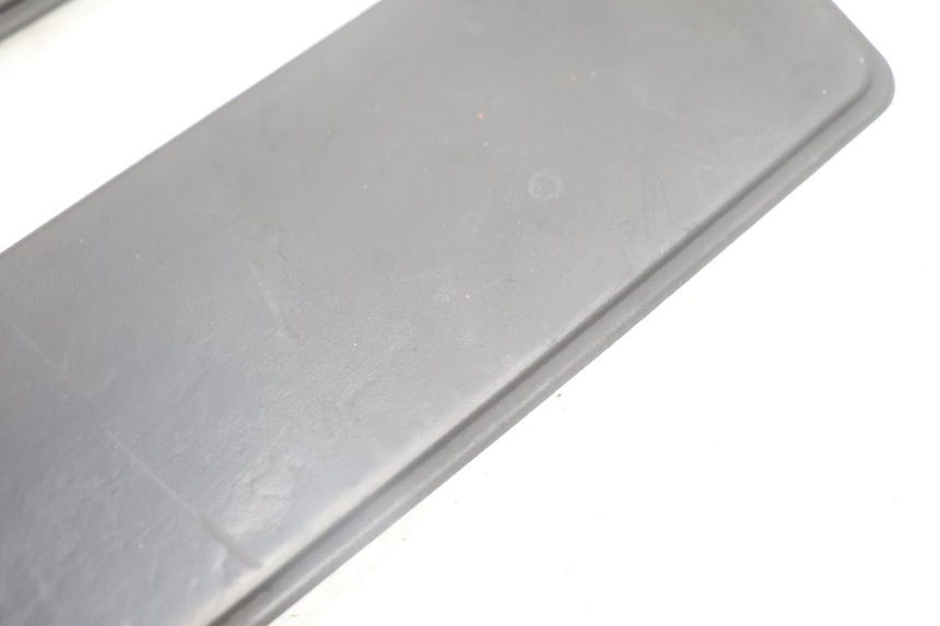 photo de FUßRAUMMATTE PEUGEOT SATELIS 125 (2006 - 2009) - Technische Nahaufnahme