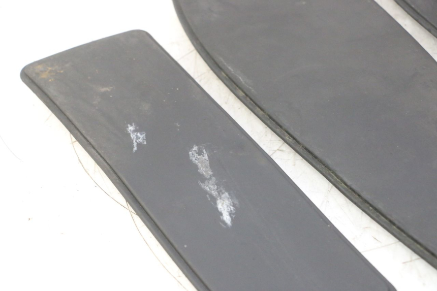 photo de FUßRAUMMATTE PEUGEOT SATELIS 125 (2006 - 2009) - Detailansicht des Bauteils